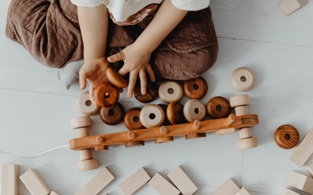 Retrouver les objets cachés : un jeu idéal pour améliorer la motricité de votre enfant