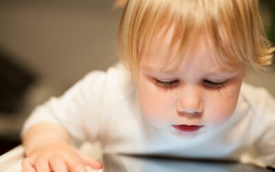 Les écrans sont-ils dangereux pour les tout-petits ? Ce que disent les experts