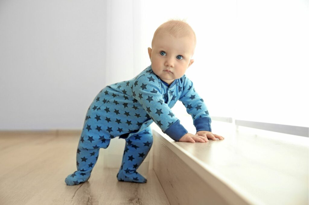 Bébé se mettre debout