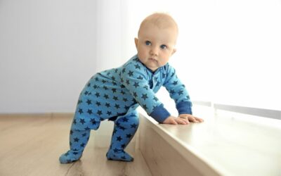 Comment aider son bébé à se mettre debout ?