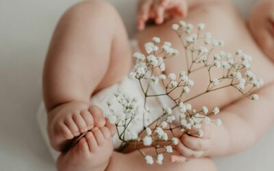 Boutons et plaques rouges chez bébé : comprendre et réagir avec sérénité