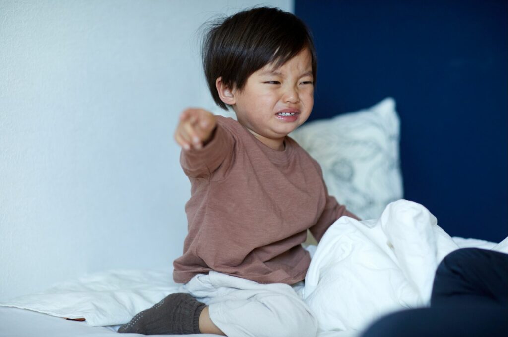 enfant qui dit non